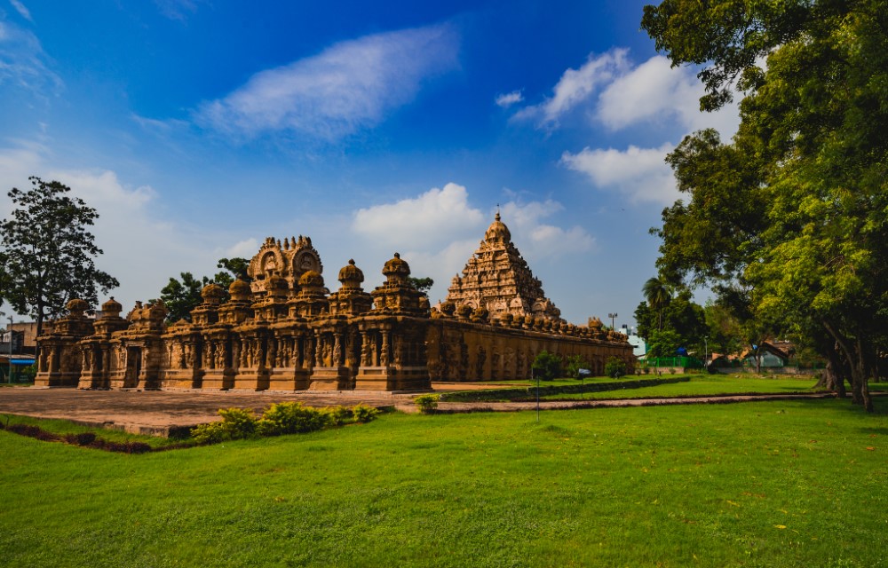 Kailasanathar Temple – 2 Km