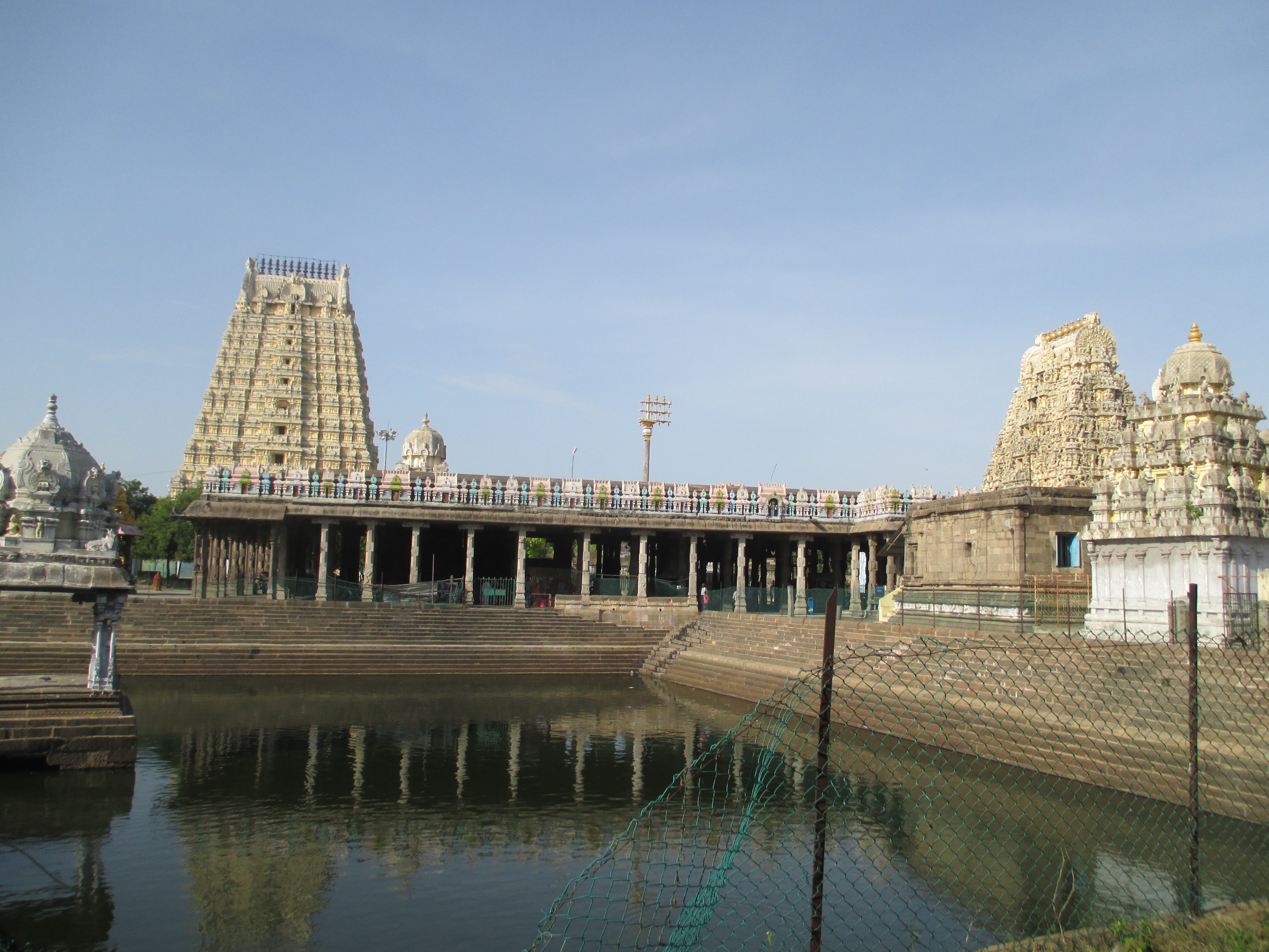 Ekambaranathar Temple – 1 km